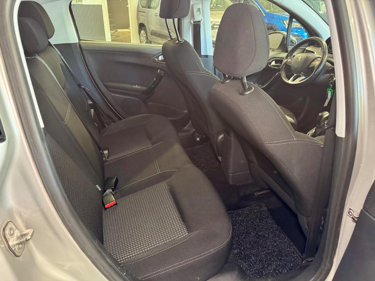 Peugeot 208 PureTech Allure