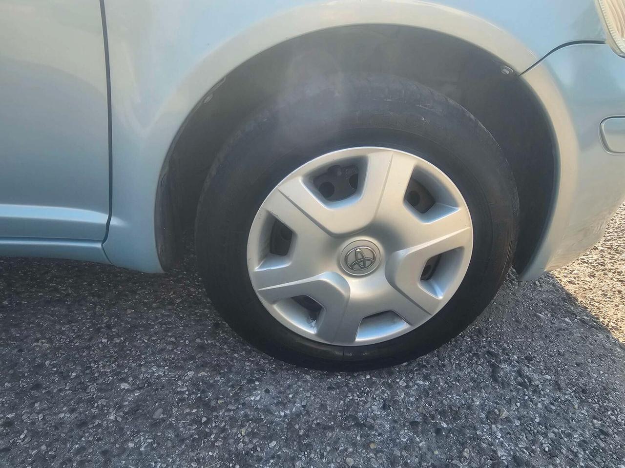 Toyota Yaris 1.0i 16V cat 3 porte Sol