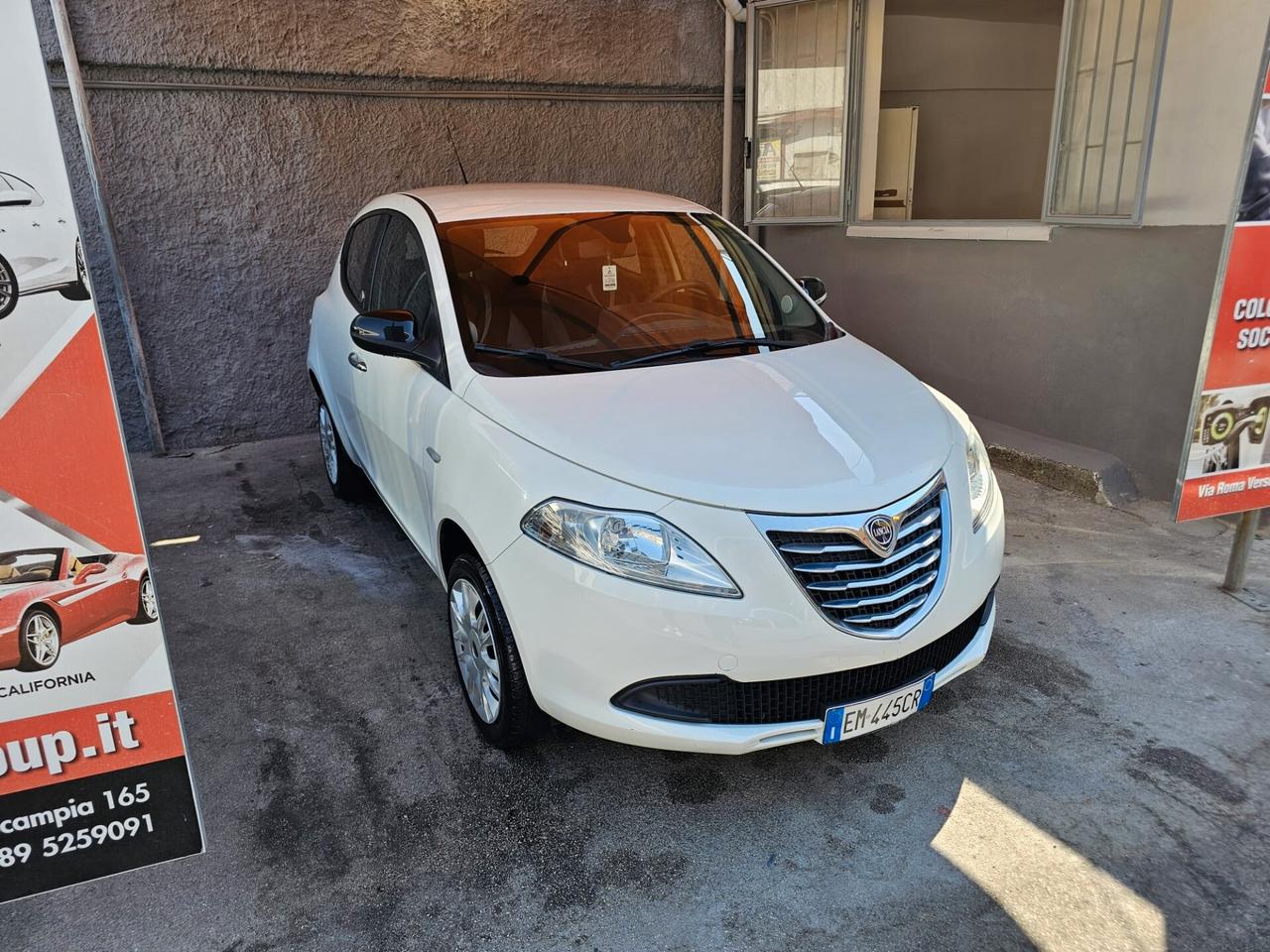 Lancia Ypsilon 0.9 TwinAir 85 CV 5 porte Metano Ecochic Silver