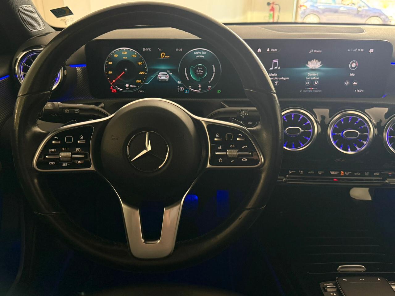MERCEDES- BENZ A180d SPORT AUTOMATICA 2021 PACK LUCI