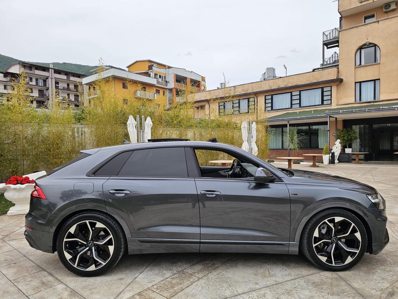 Audi Q8 50 TDI SLINE INT EST
