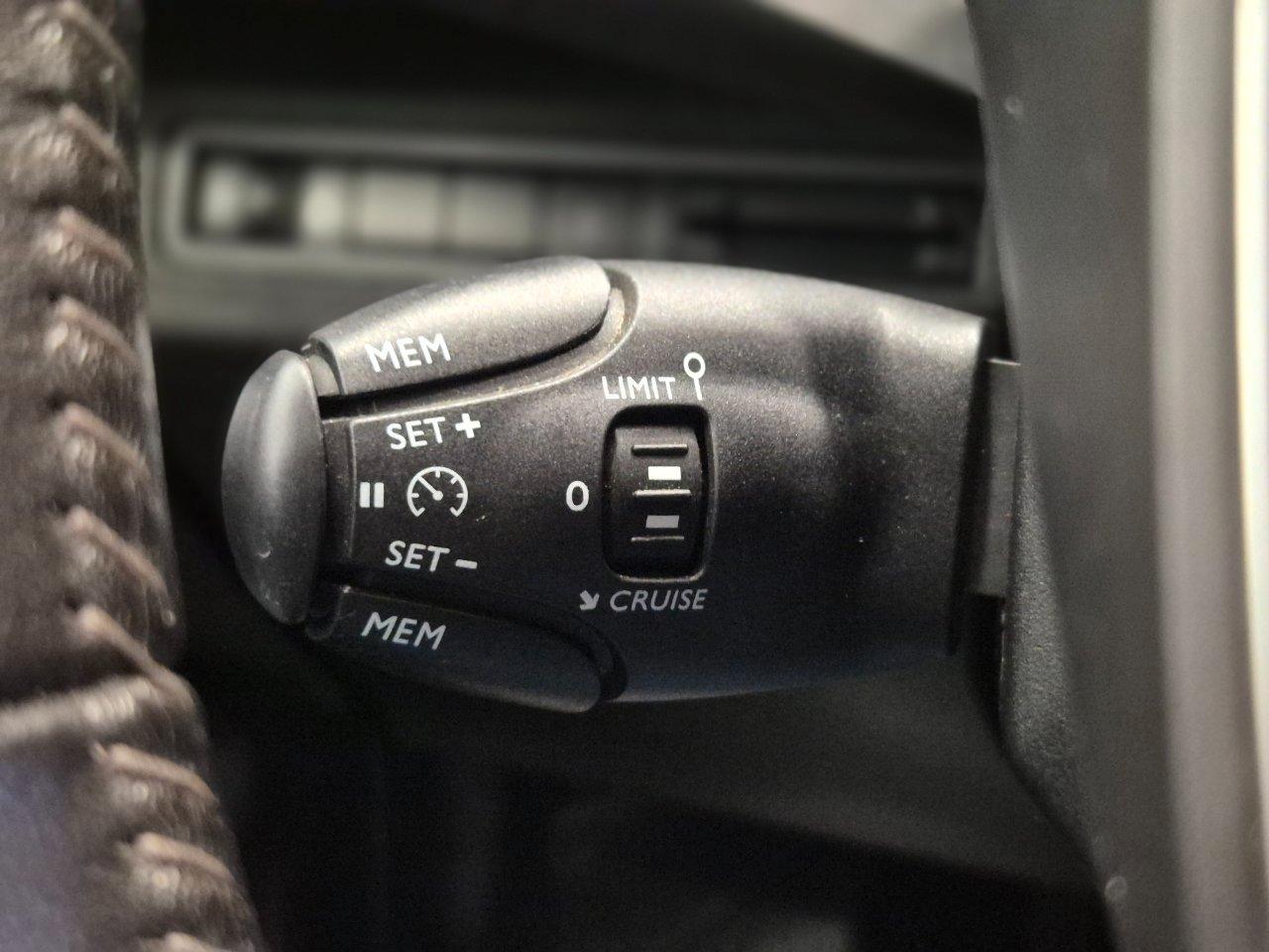 Peugeot 3008 1.6 bluehdi Access 120cv - UNIPROPRIETARIO - NEOPATENTATI - Sens. Park. - Cruise/Lim
