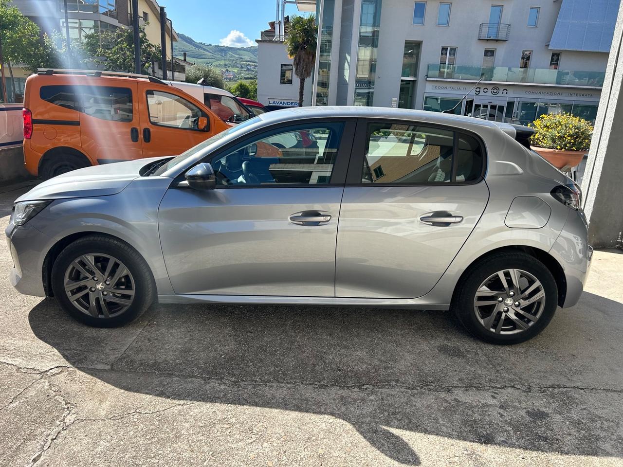 Peugeot 208 PureTech 75 “ PARI AL NUOVO 32.000 KM”