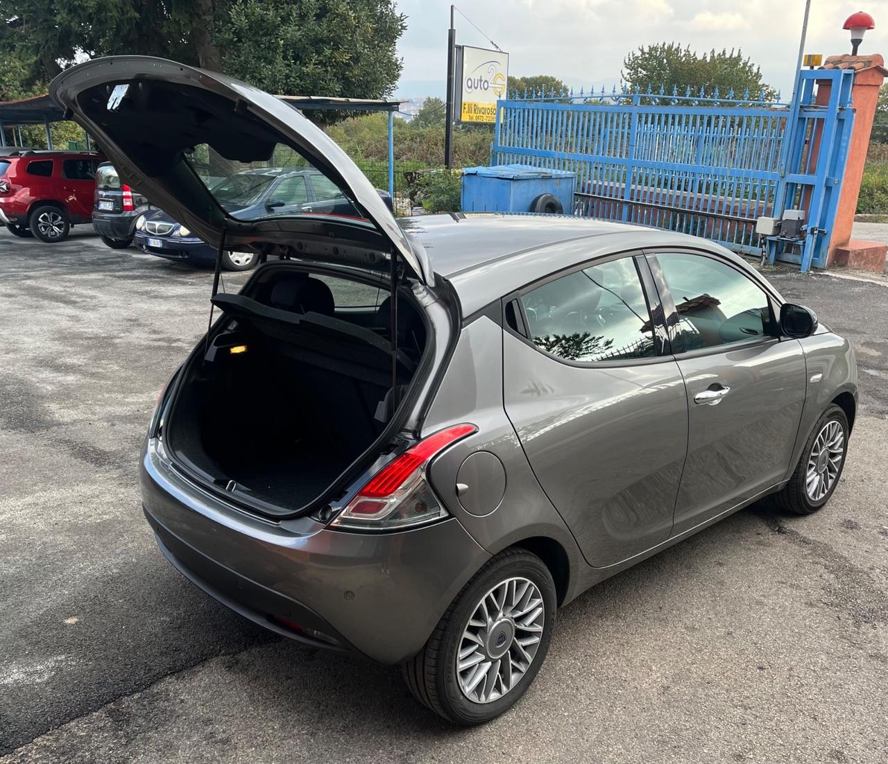 Lancia Ypsilon 1.2 69 CV 5 porte Gold-km 83000-