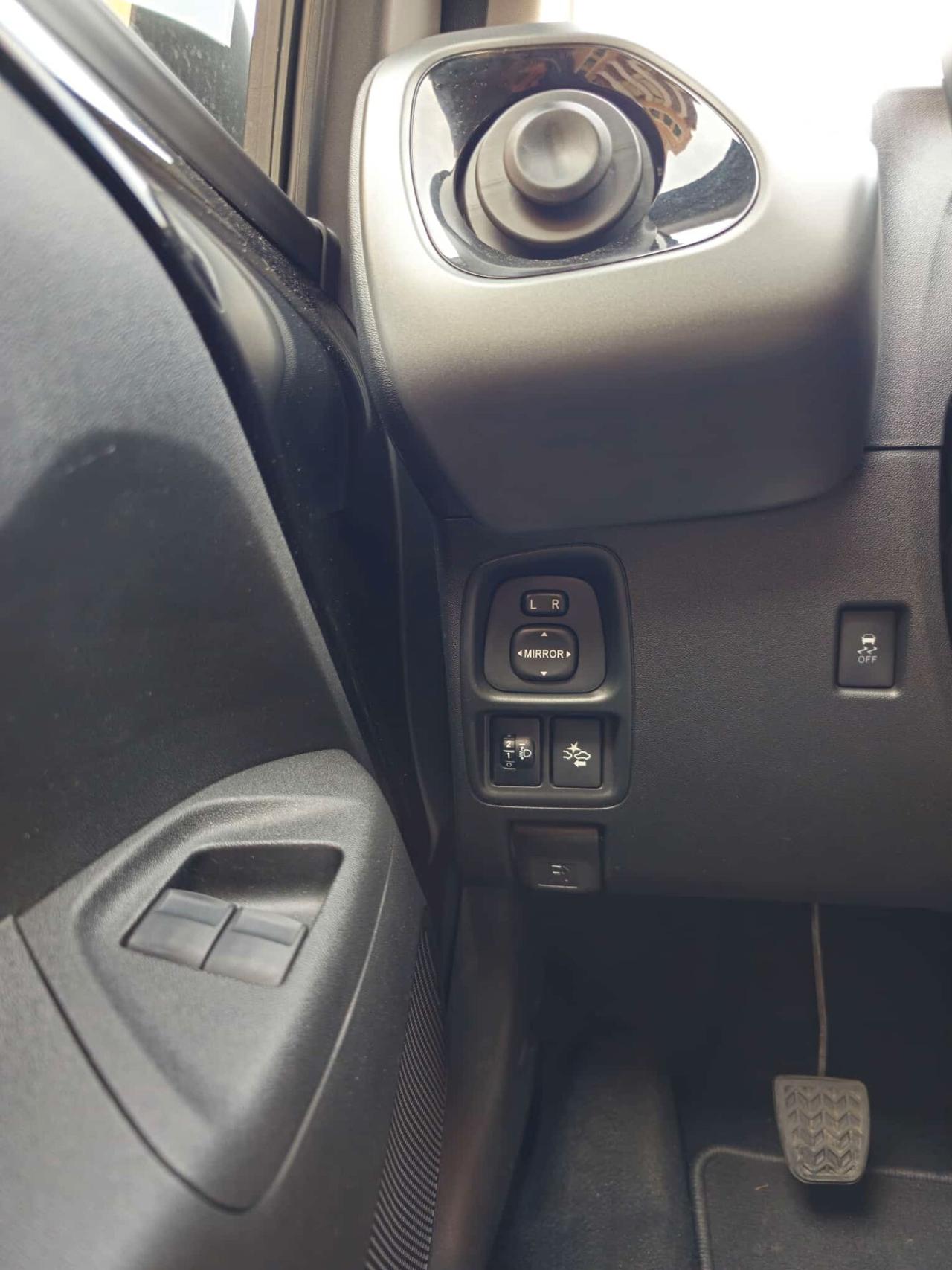 Toyota Aygo Connect 1.0 VVT-i 72 CV 5 porte x-play
