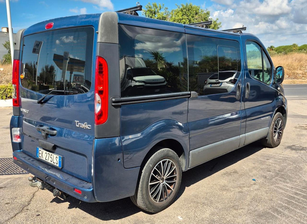 Renault Trafic T27 2.5 dCi/150 PC-TN Passenger Black Edition DPF