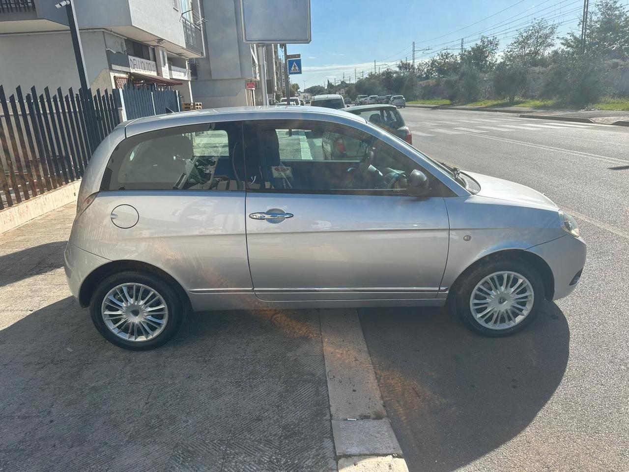 Lancia Ypsilon 1.3 MJT 75 CV Elle