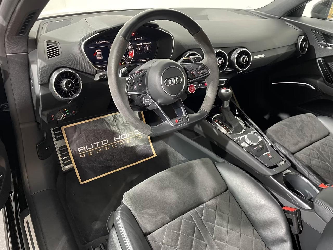 Audi TT RS 2.5 TFSI quattro scarico sportivo telecamera