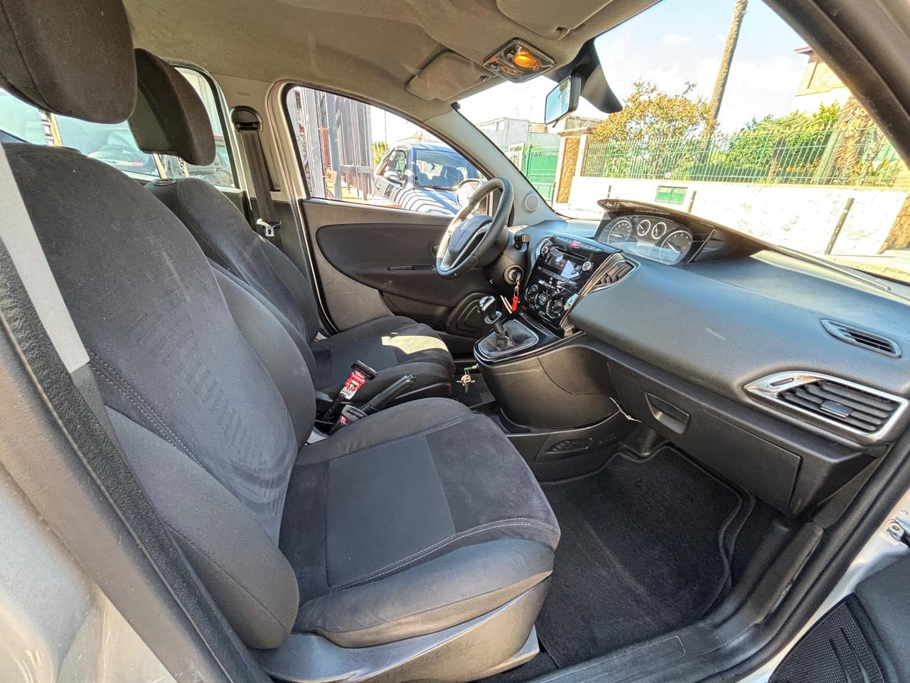 Lancia Ypsilon 0.9 TwinAir 85 CV 5 porte S&S Gold