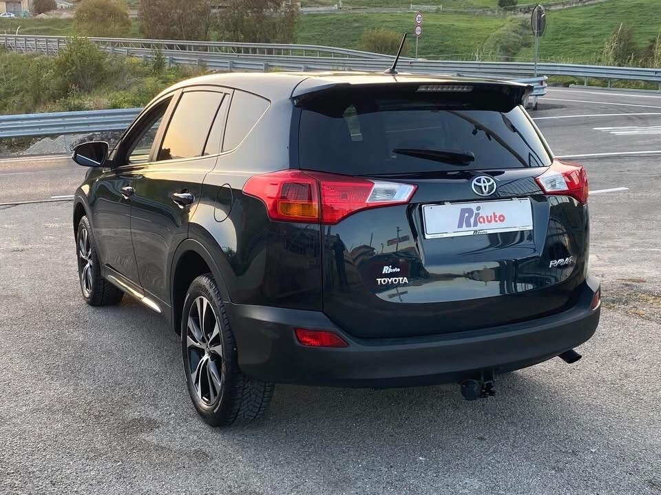 Toyota RAV 4 RAV4 2.0 D-4D 4X4 GANCIO DI TRAINO Lounge