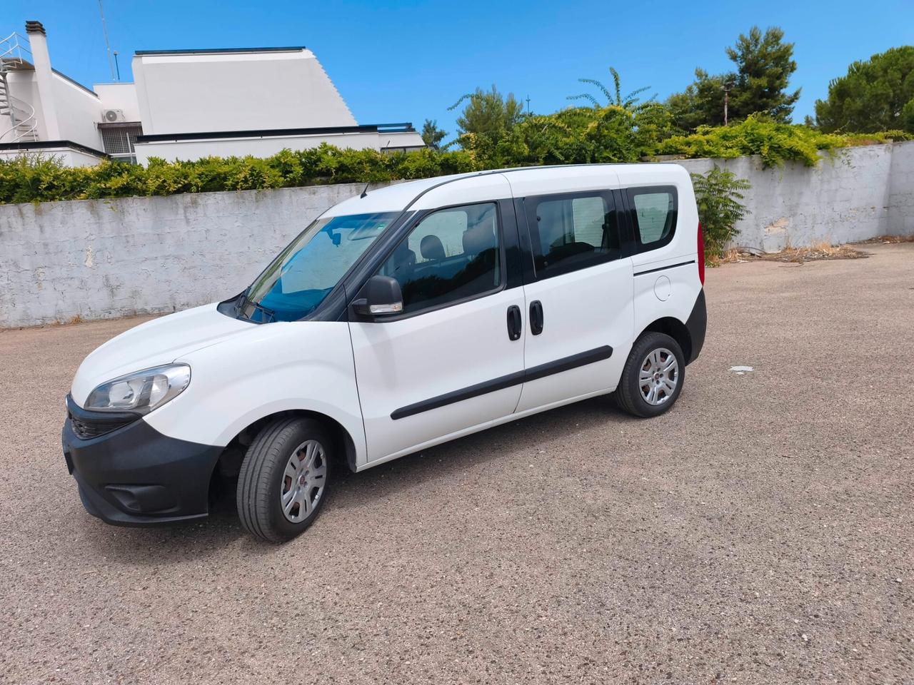 Fiat doblo autocarro 5 posti ( 12 mesi di garanzia completa)