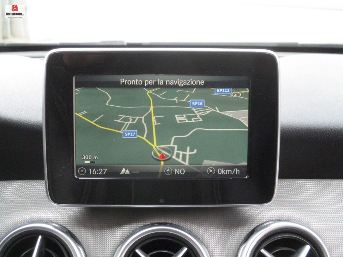 MERCEDES GLA 200 d Automatic Premium-2017