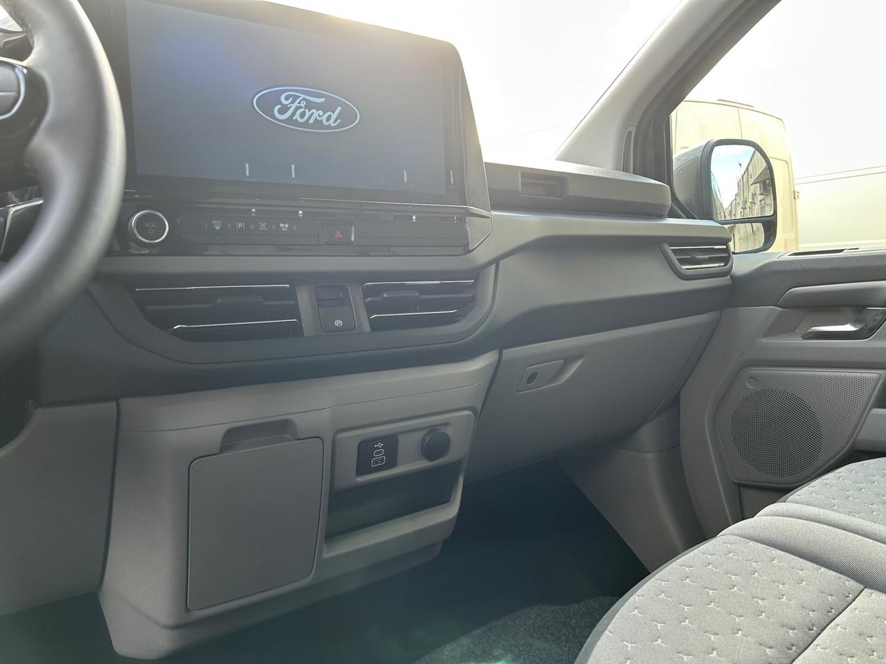 Ford Tourneo Custom Ibrido Plug-in 9 POSTI