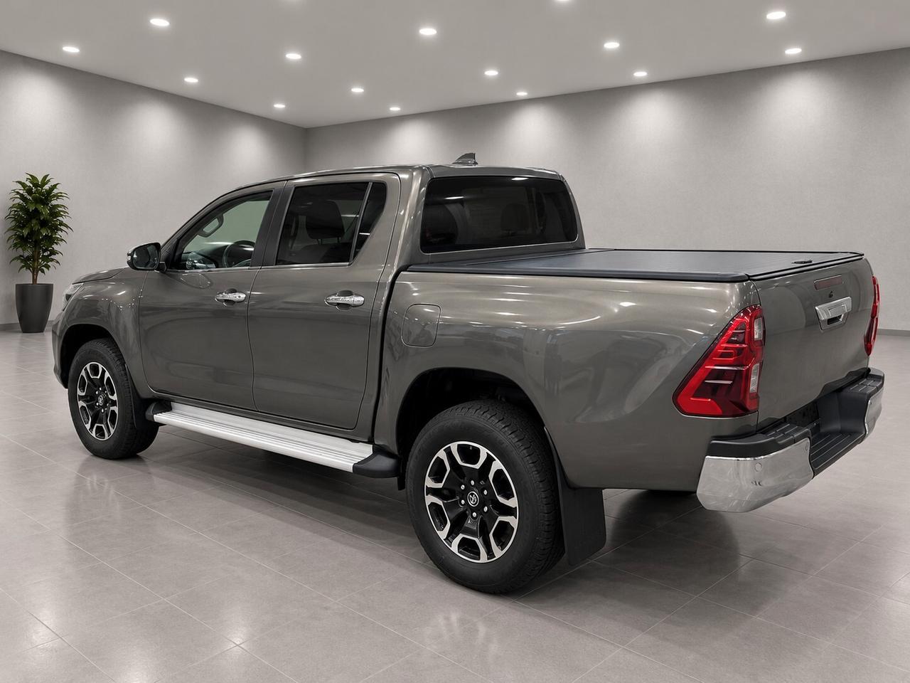 Toyota Hilux 2.8 D-4D A/T 4WD 48V 4 porte Double Cab Executive