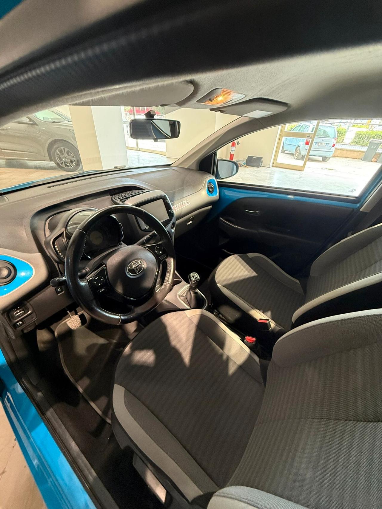 Toyota Aygo Connect 1.0 VVT-i 72 CV 5 porte x-clusiv