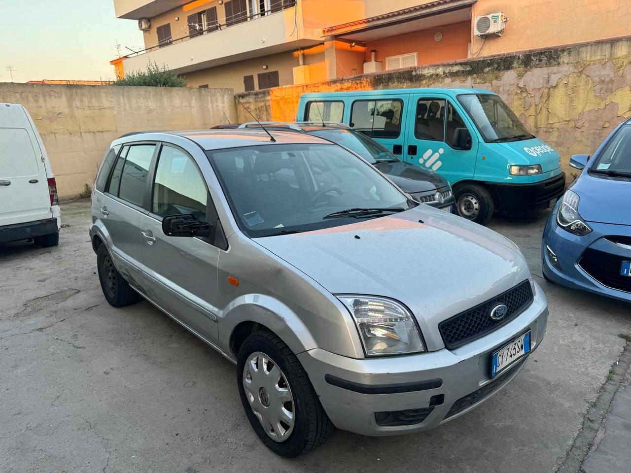 Ford Fusion 1.4 TDCi 5p. Grey