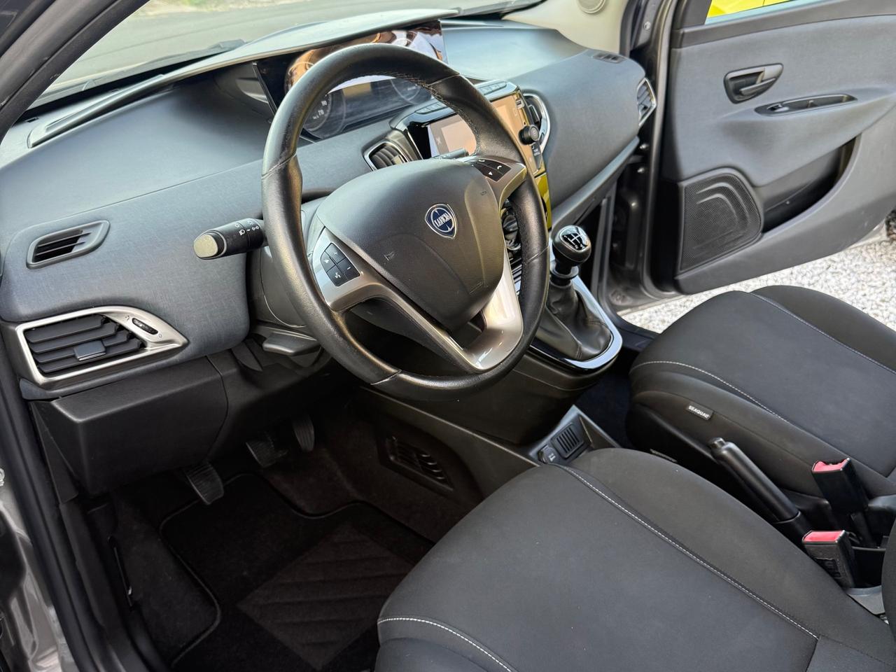 Lancia Ypsilon GOLD 2023 1.0 Hybrid 70 CV 5 porte