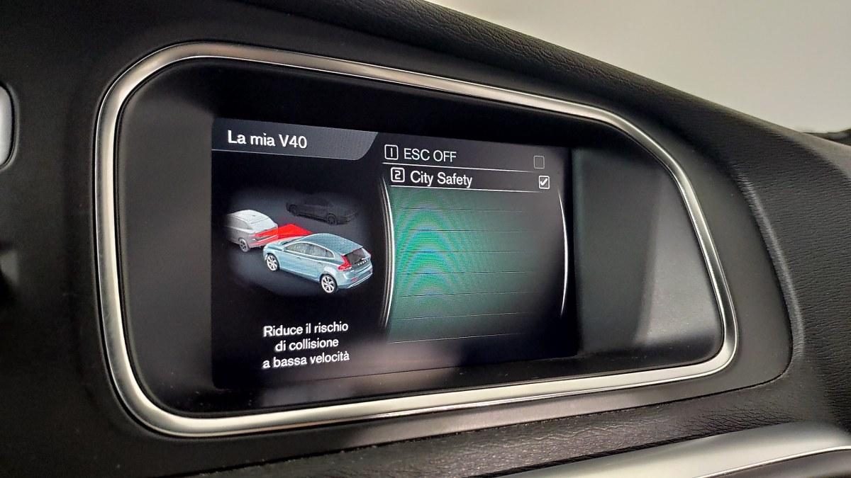 VOLVO V40 T3 Geartronic R-Design
