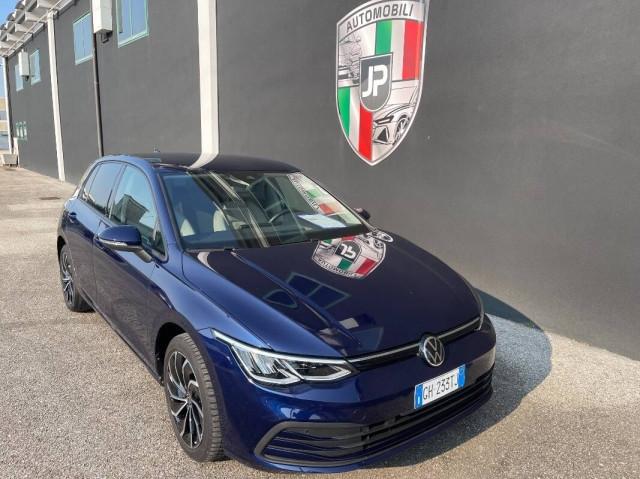 Volkswagen Golf 1.0 etsi 110cv dsg Luci amb PDC Vetri Scuri
