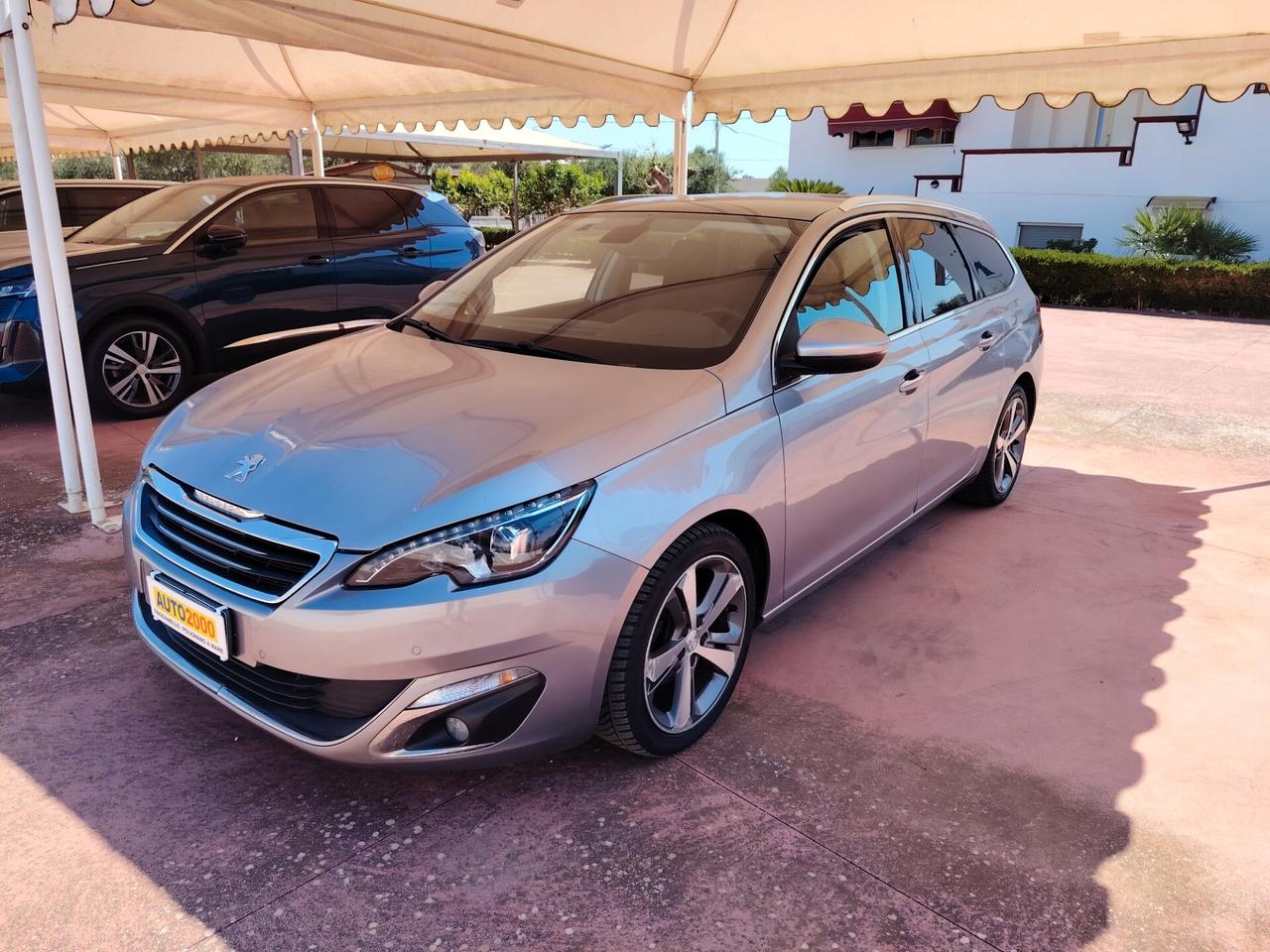 Peugeot 308 1.6 eHDi 115 SW Allure +tetto pan.