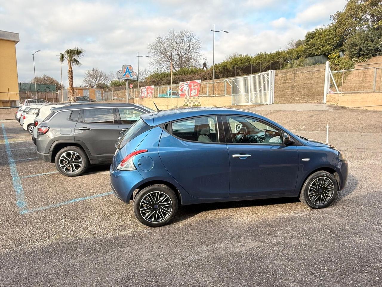 Lancia Ypsilon 1.0 FireFly 5 porte S&S Hybrid Silver