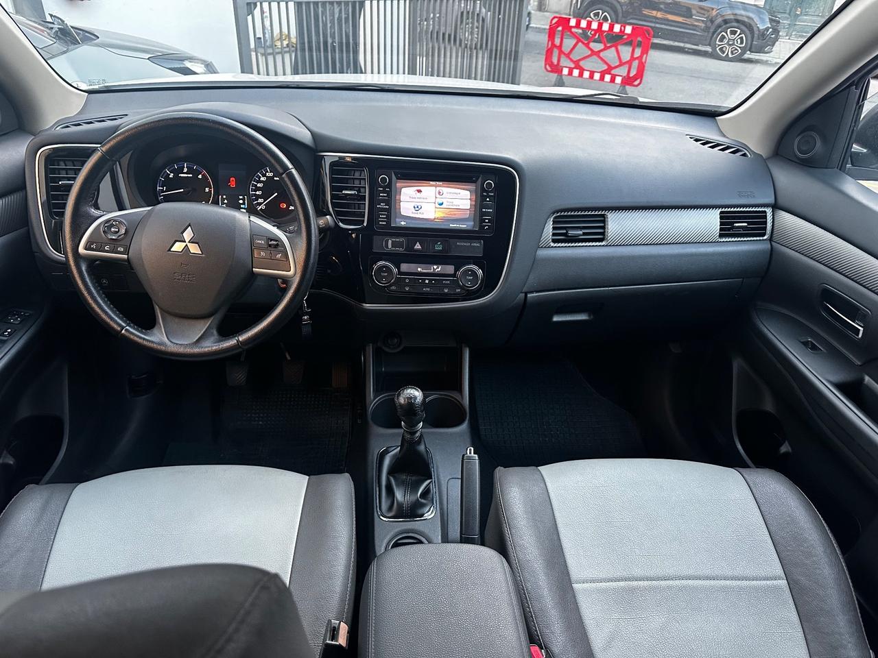 Mitsubishi Outlander 2.2 DI-D 4WD Intense