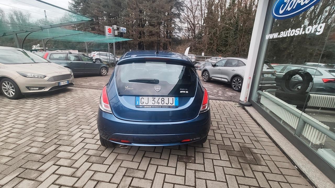 Lancia Ypsilon 1.0 FireFly 5 porte S&S Hybrid Ecochic Gold