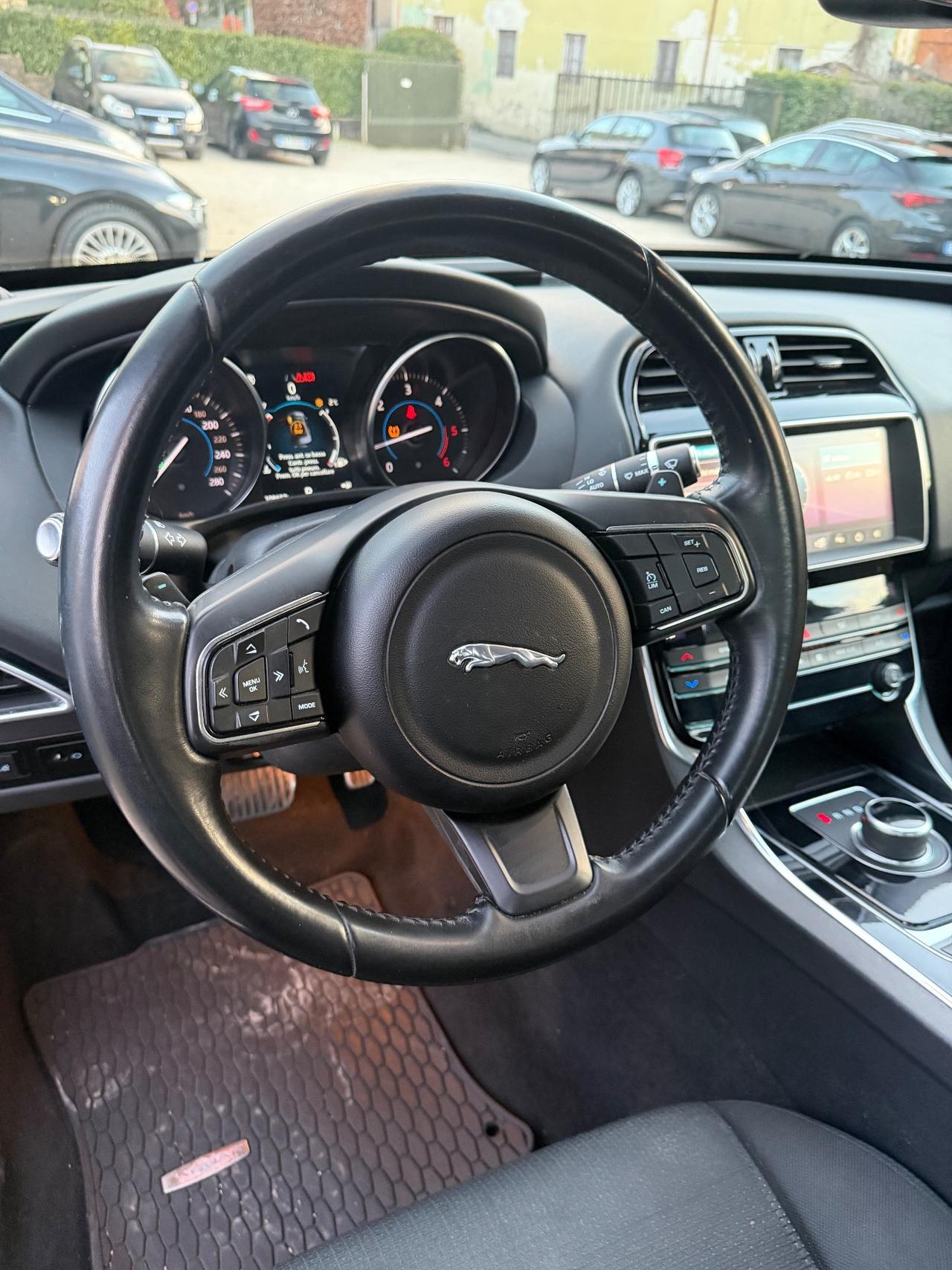 Jaguar XE 2.0 D PRESTIGE KMCERT UNICOPR FULLED