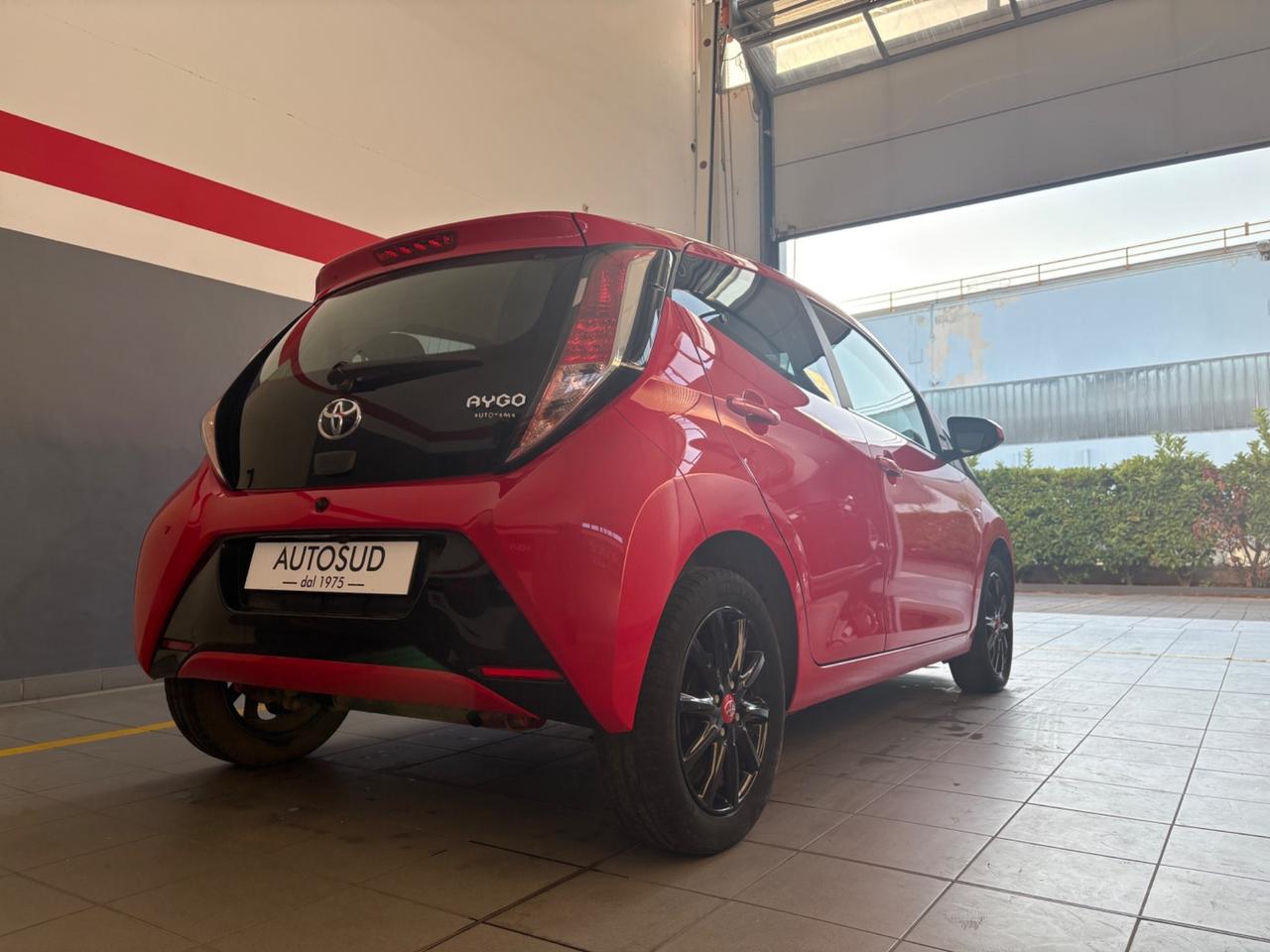 Toyota Aygo 1.0 VVT-i 69 CV 5 porte x-play