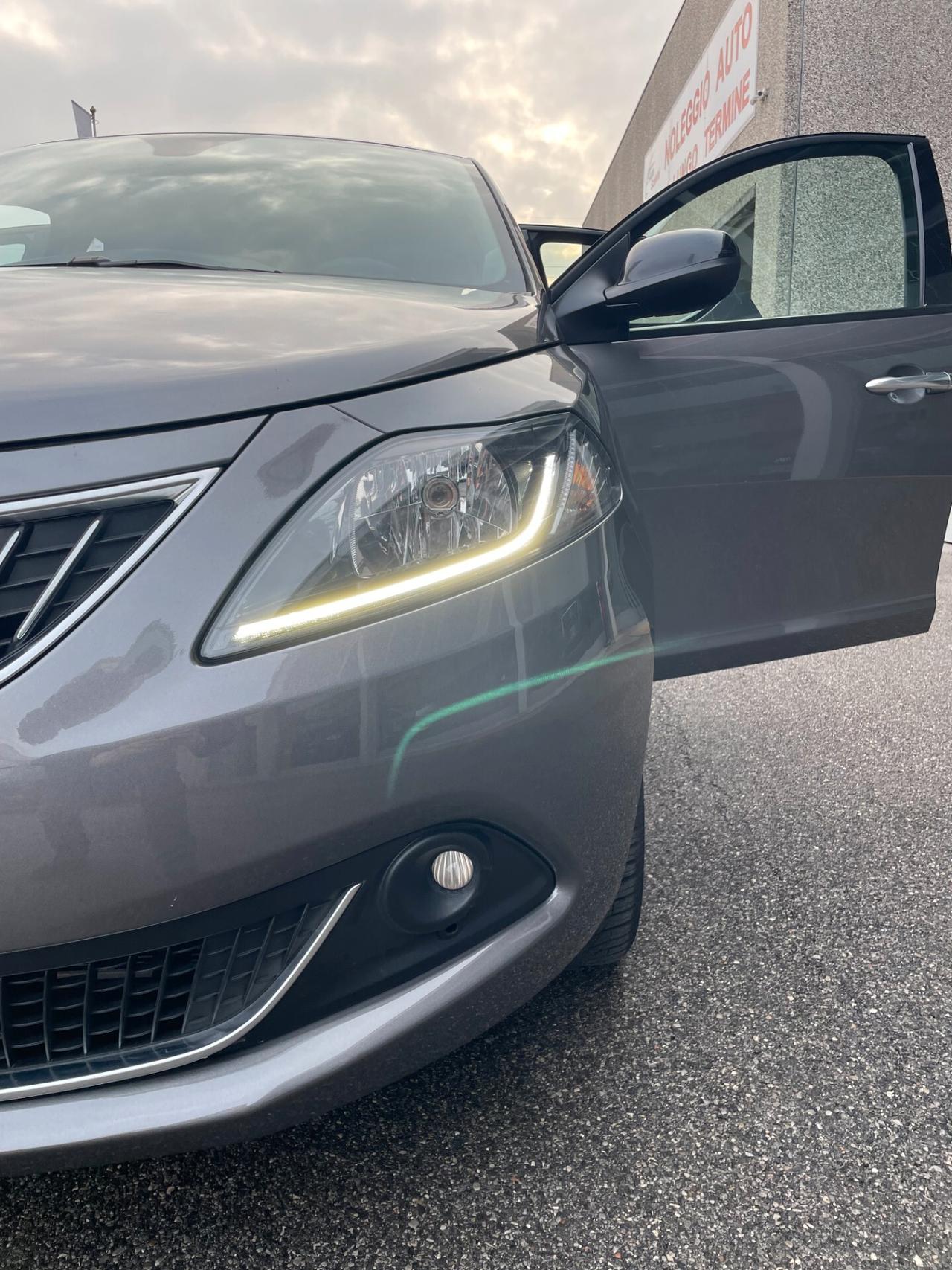 Lancia Ypsilon 1.0 FireFly 70cv 5 porte Hybrid Gold