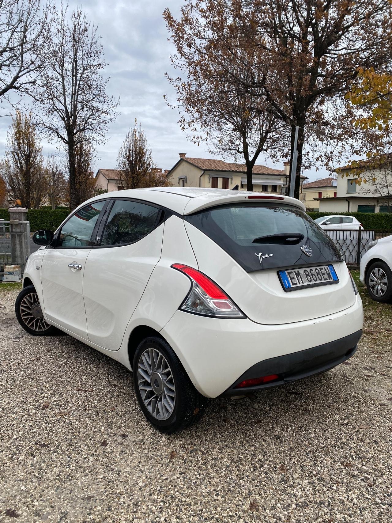 Lancia Ypsilon 1.2 69 CV 5 porte S&S Platinum