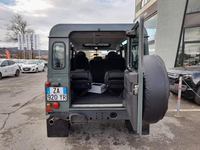 LAND ROVER Defender 110 2.4 TD4 Station Wagon 7 POSTI