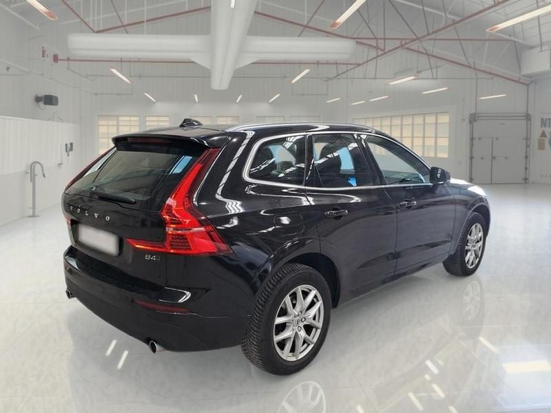 VOLVO XC60 B4 D AWD AUTOMATICO MOMENTUM PRO SUV