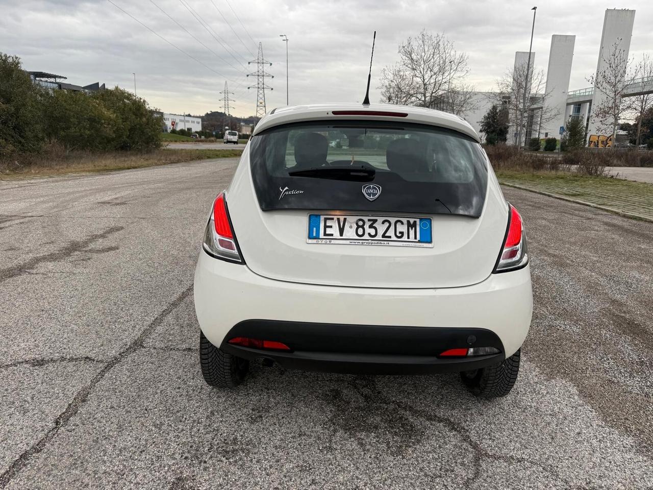 Lancia Ypsilon 0.9 TwinAir 85 CV 5 porte Metano Ecochic Gold
