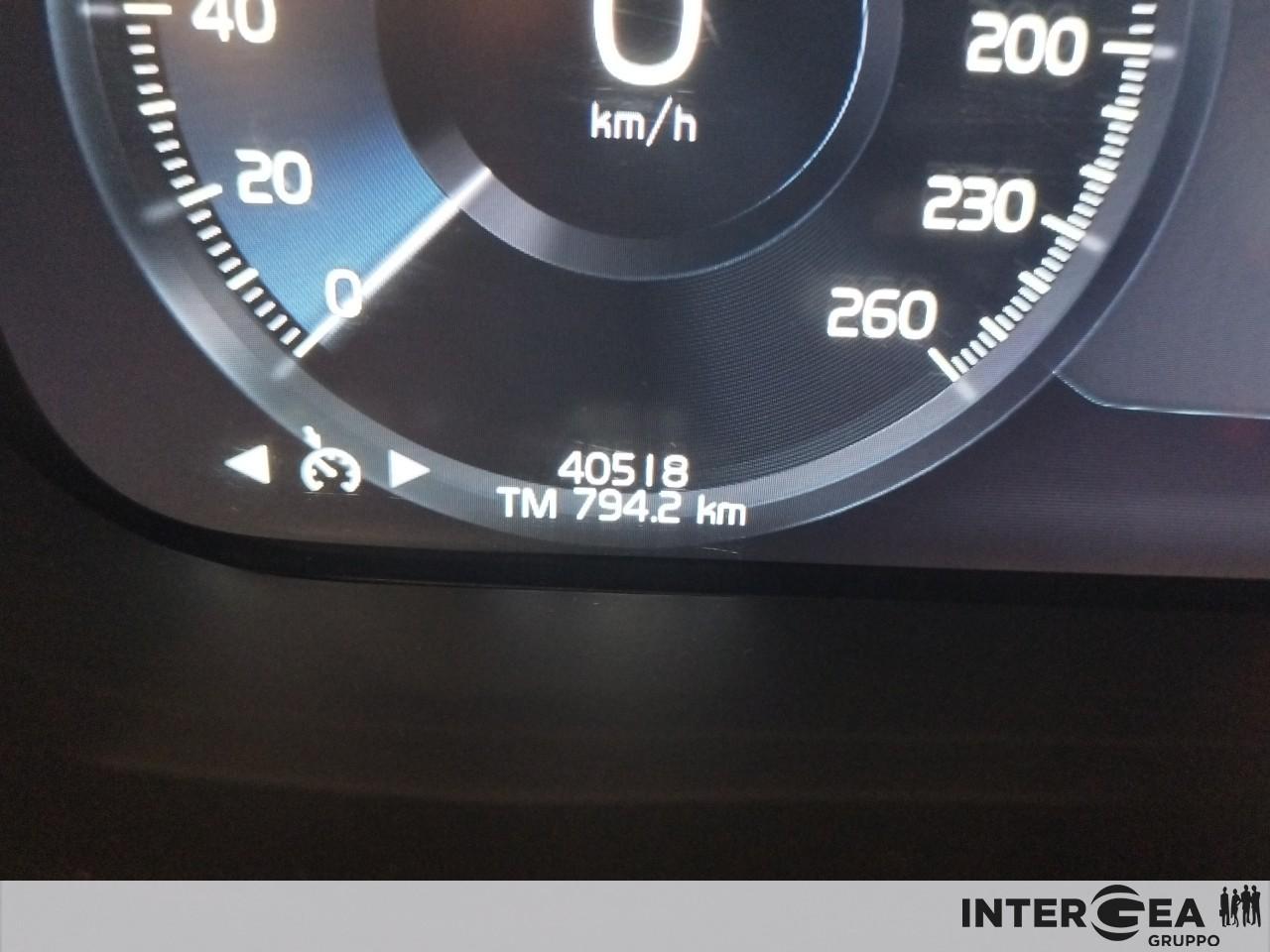 VOLVO XC60 2.0 b4 Momentum Pro auto