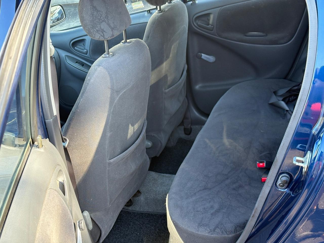 Toyota Yaris 1.0i 16V cat 5 porte Sol