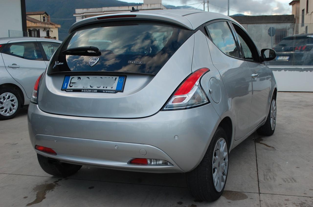 Lancia Ypsilon 1.0 firefly 70CV hybrid Gold S&S Uff Italy USB