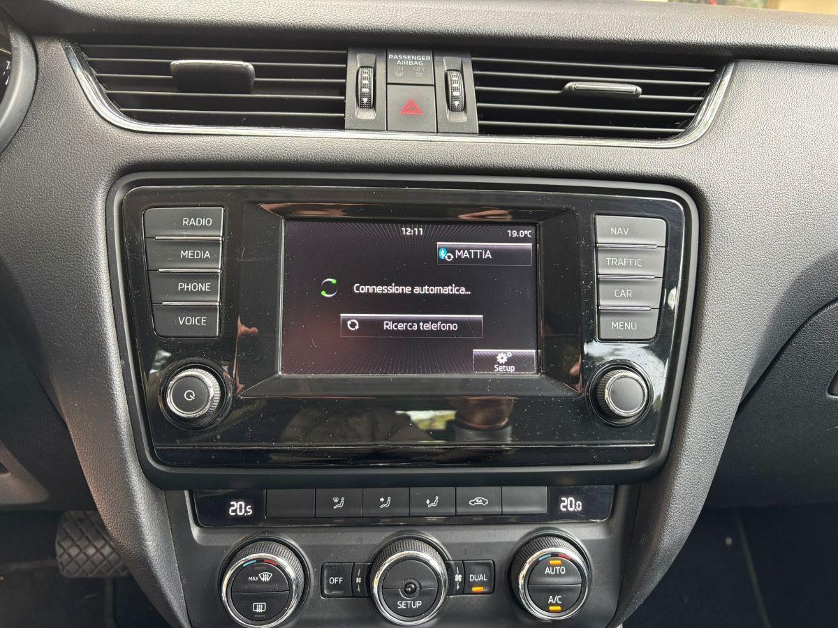 Skoda Octavia 1.6 TDI 105cv DSG Ambition Wagon