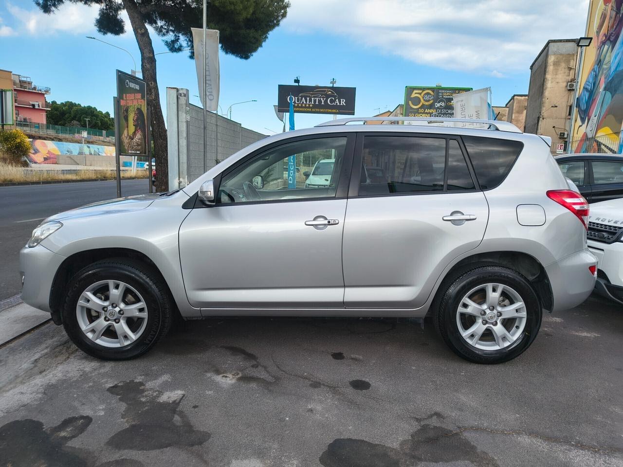 TOYOTA RAV4 2.2 DIESEL MODELLO LUXURY ANNO 2009