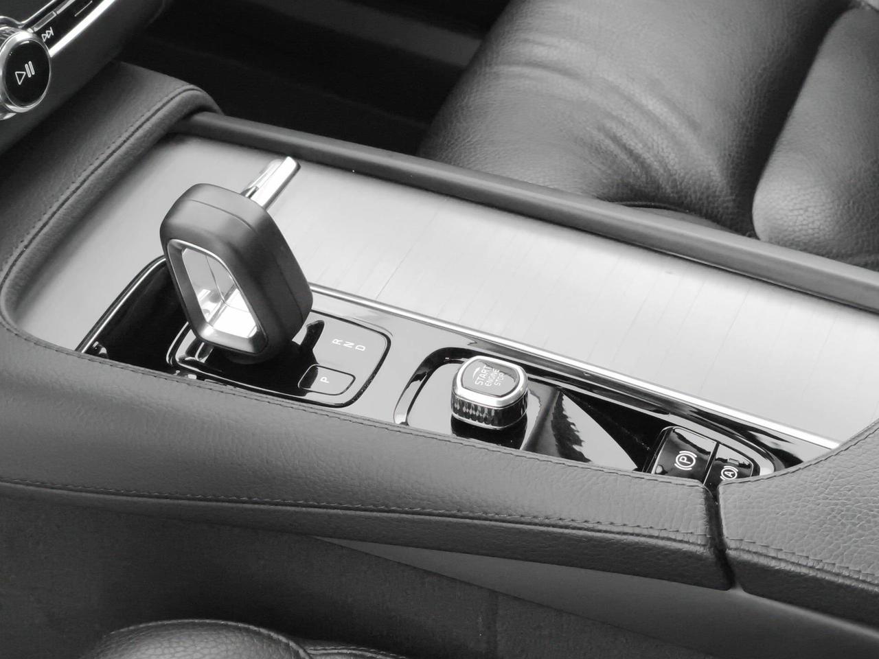 Volvo XC90 2.0 b5 Momentum Pro awd