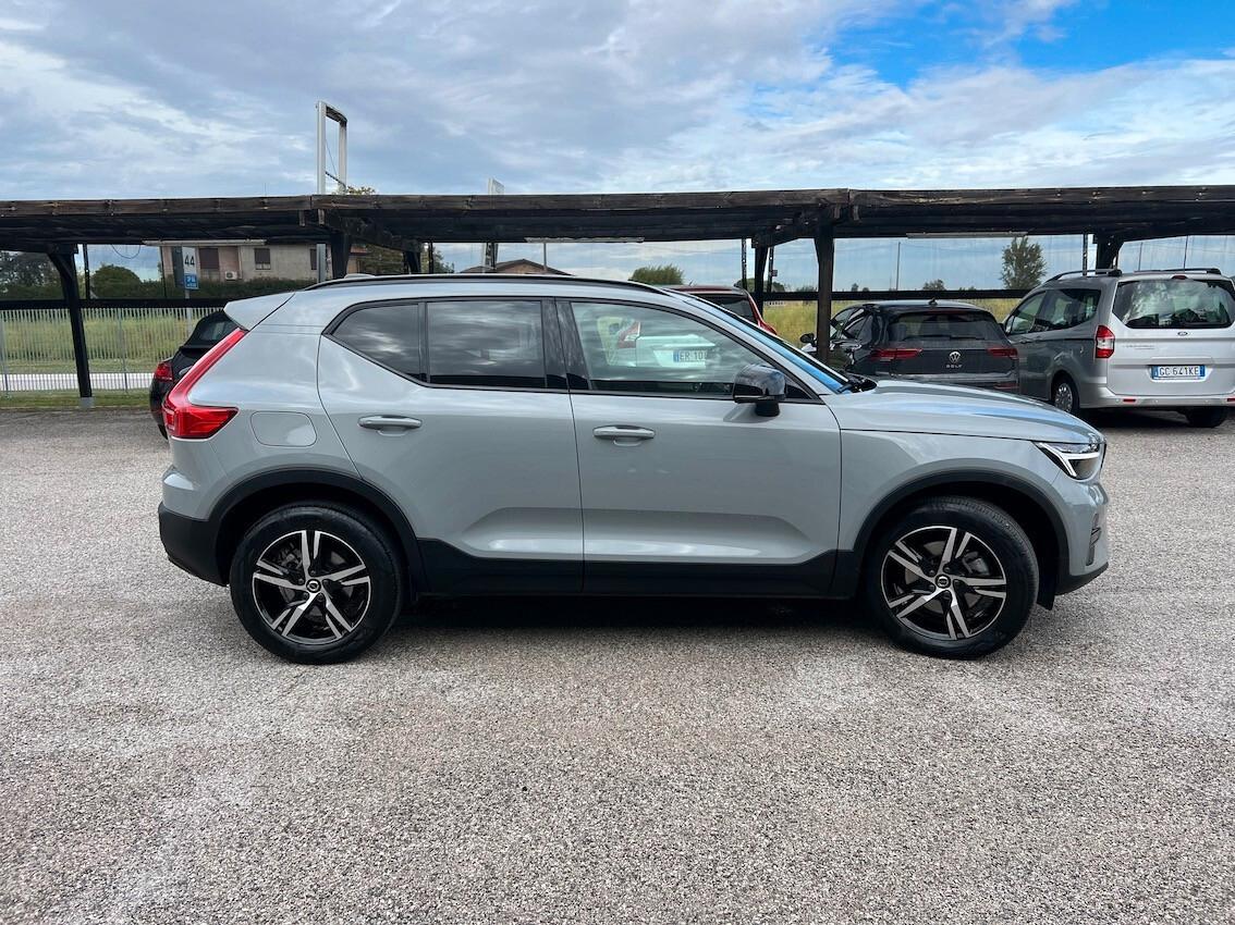 Volvo XC40 2.0 b3 Plus Black Edition auto - Tetto Apribile FULL OPTIONAL!!!
