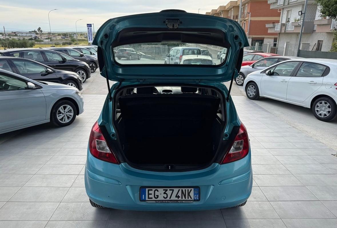 Opel Corsa 1.2 5 porte Club