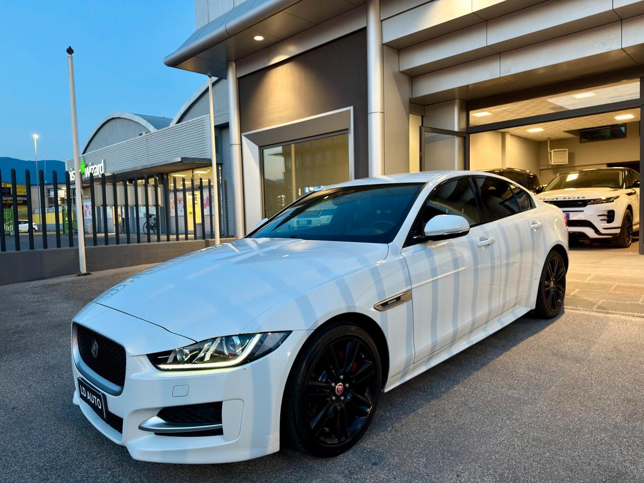 Jaguar XE 2.0 D Turbo R-Sport