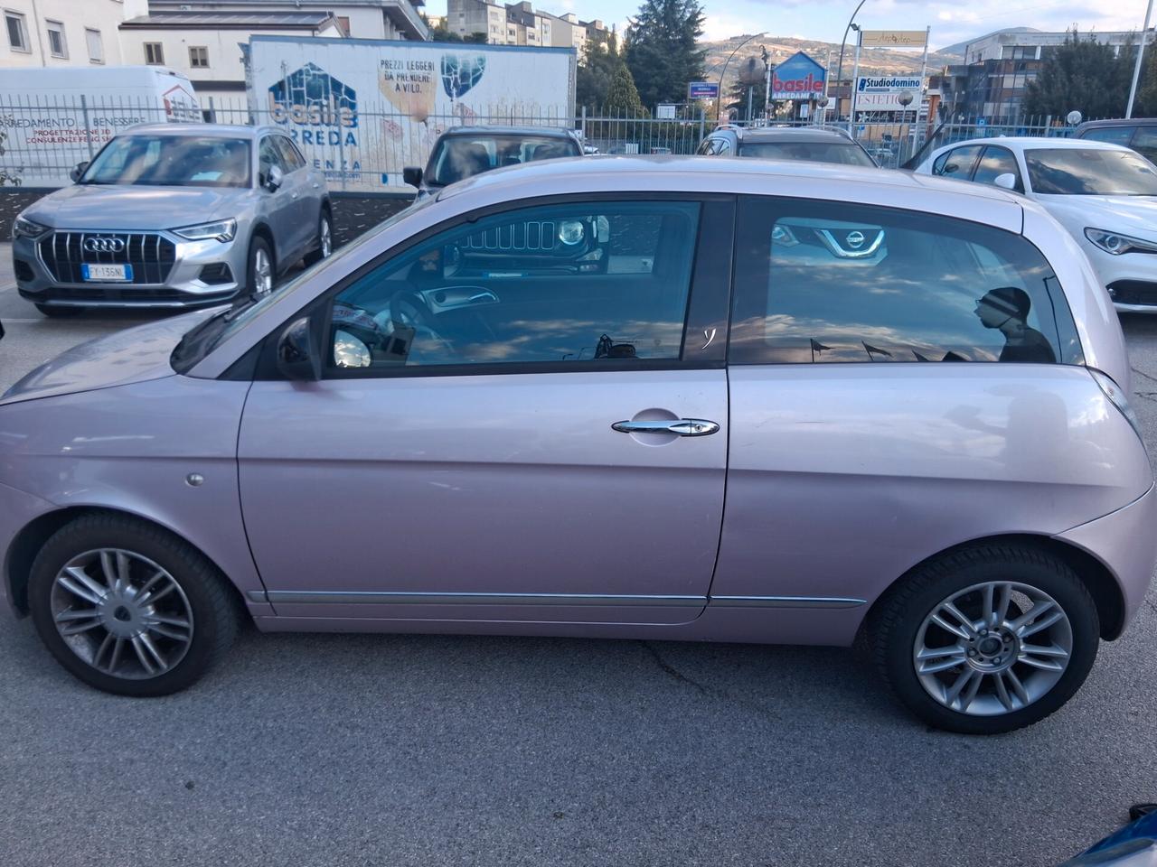 Lancia Ypsilon 1.3 MJT 75 CV Diva