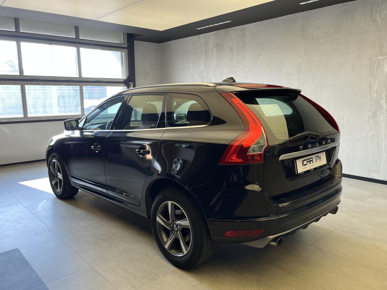 VOLVO XC60 I - XC60 2.0 d4 R-design Momentum 181cv geartronic