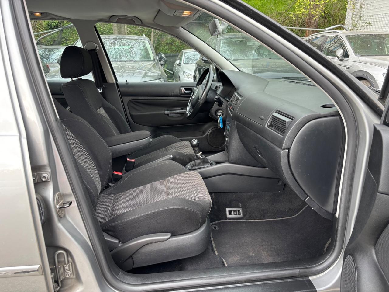 Volkswagen Golf 1.6 5 porte Highline OK NEOPATENTATI