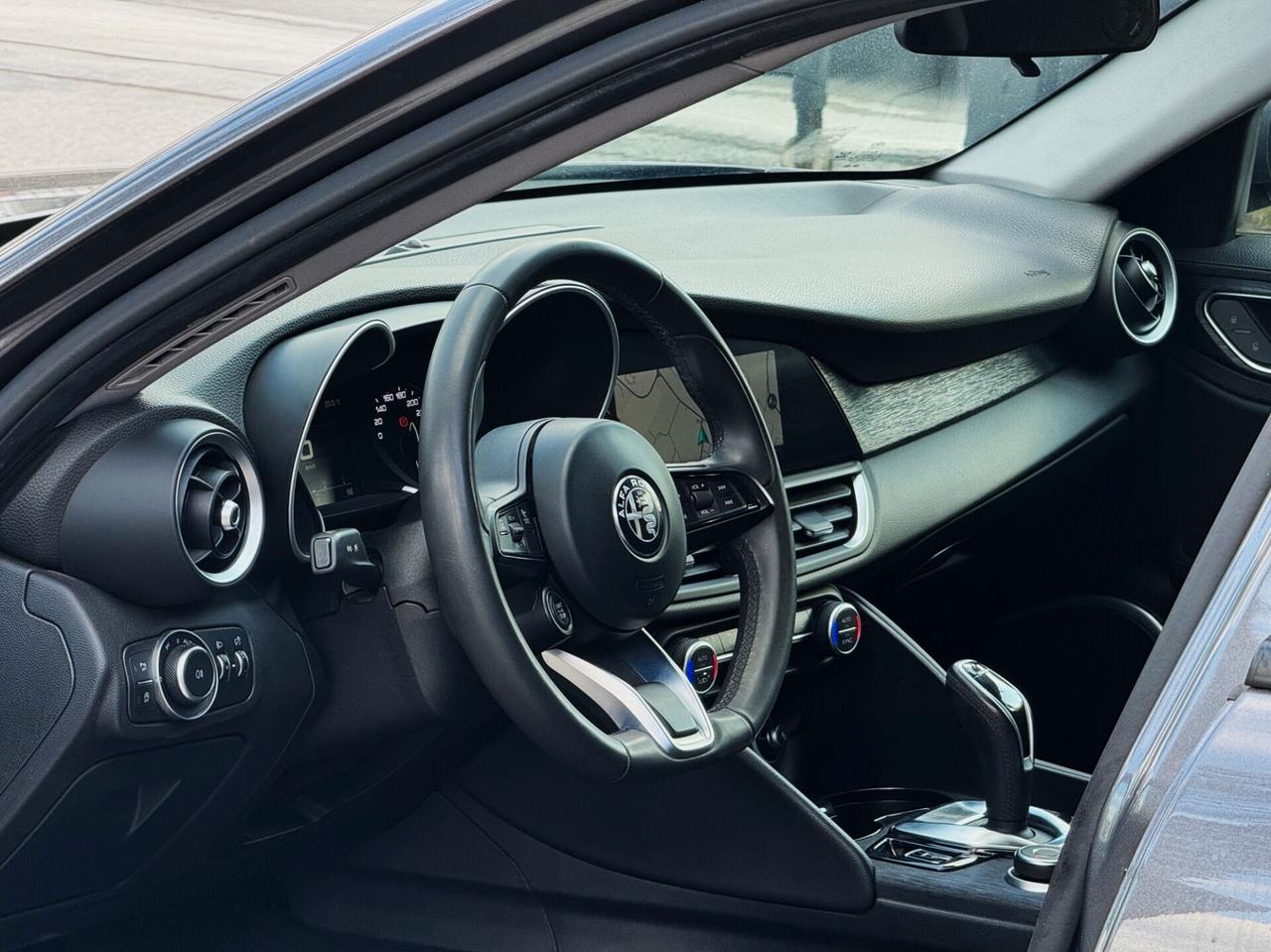 Alfa Romeo Giulia 2.2 T Business 136CV AT8 LED CAR PLAY