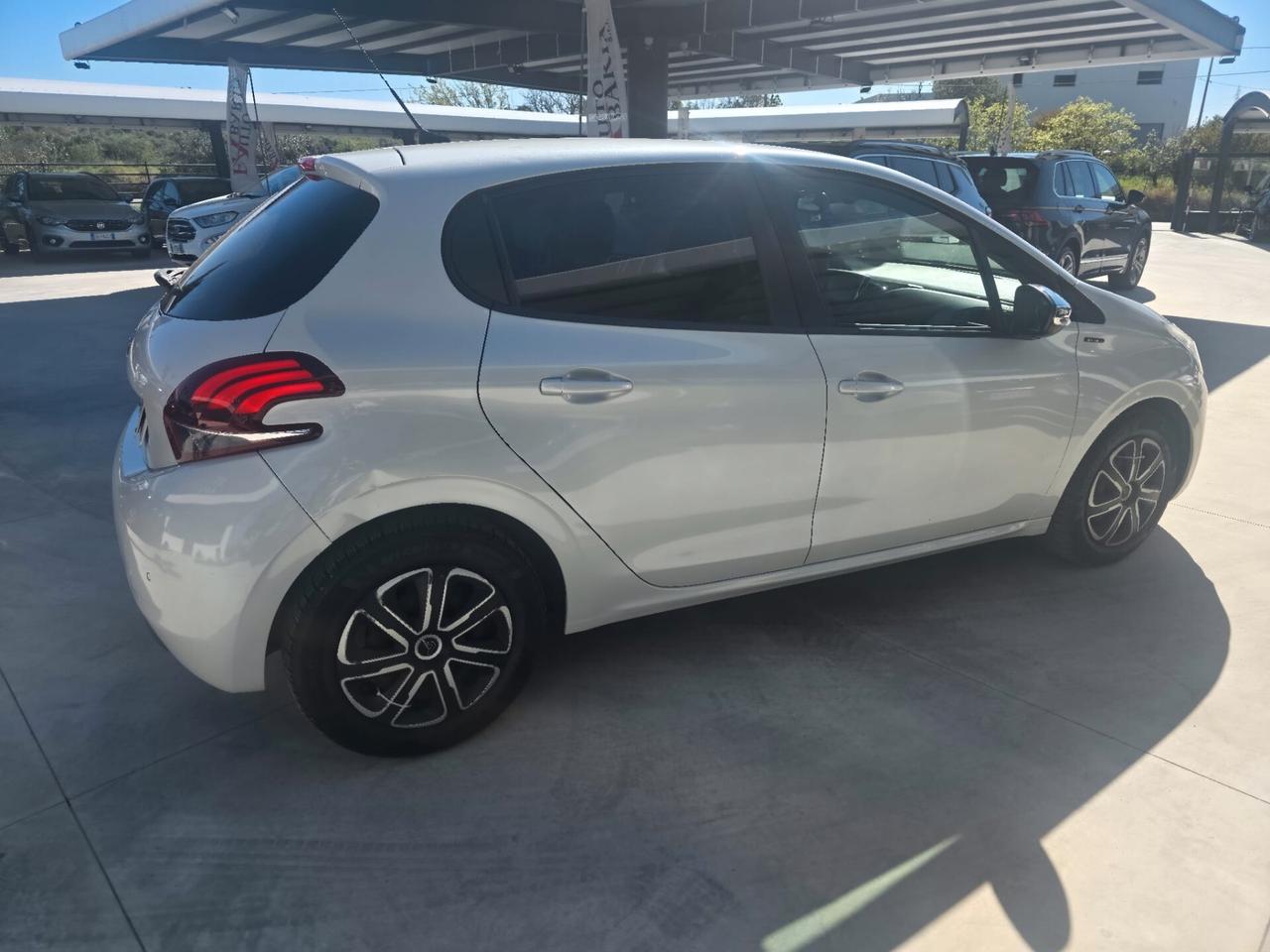 Peugeot 208 PureTech 82 Stop&Start 5 porte Signature