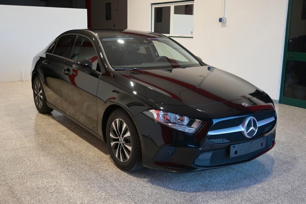 MERCEDES-BENZ A 180D SEDAN 116CV AUTOMATIC BUSINESS SOLUTION ( CRUISE - NAVI PREMIUM - MIRROR - PARK ASSIST - TELECAMERA POST. )