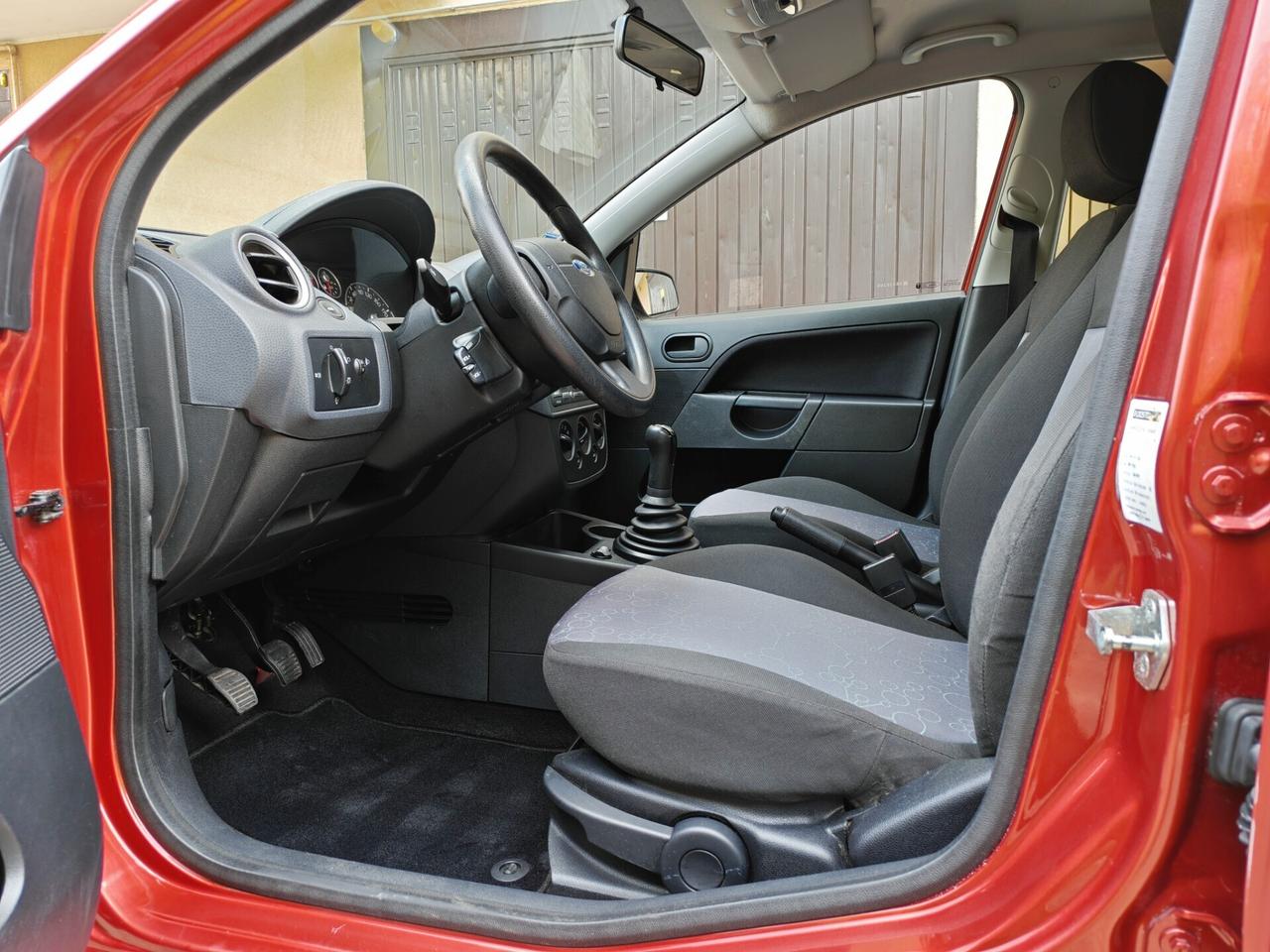 Ford Fiesta 1.2 BENZINA 75cv / 37.000km / Unipro